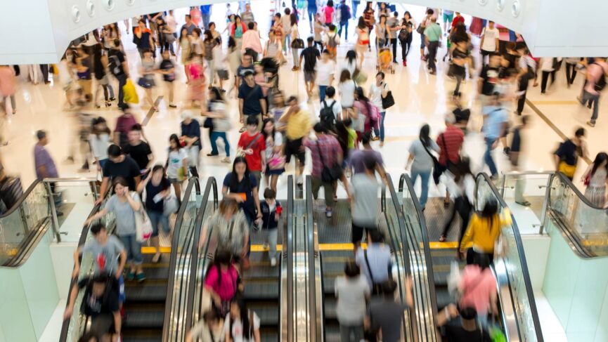 busy-shoppers