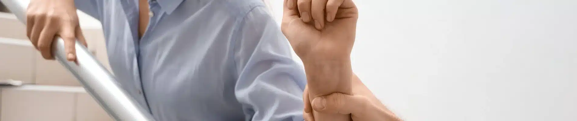 large number of pedestrians cross through Los Angeles