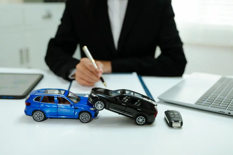 Car accident settlement value and Tori Spelling